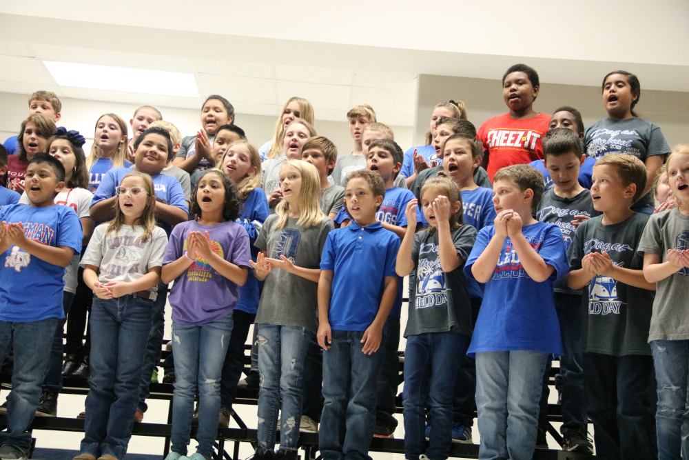 4th graders singing at concert