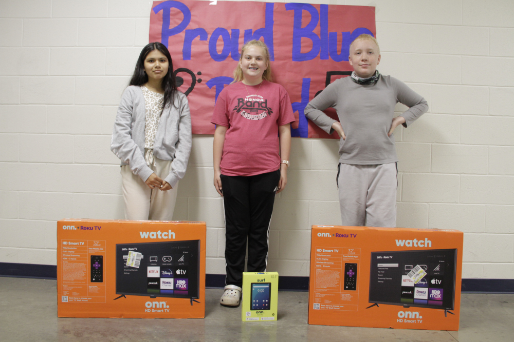 Sharon Ramirez, Ashlyn Stanley & Brock Alvarez with prizes