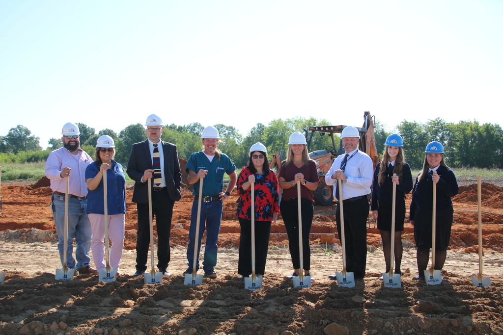 QISD staff and students at groundbreaking
